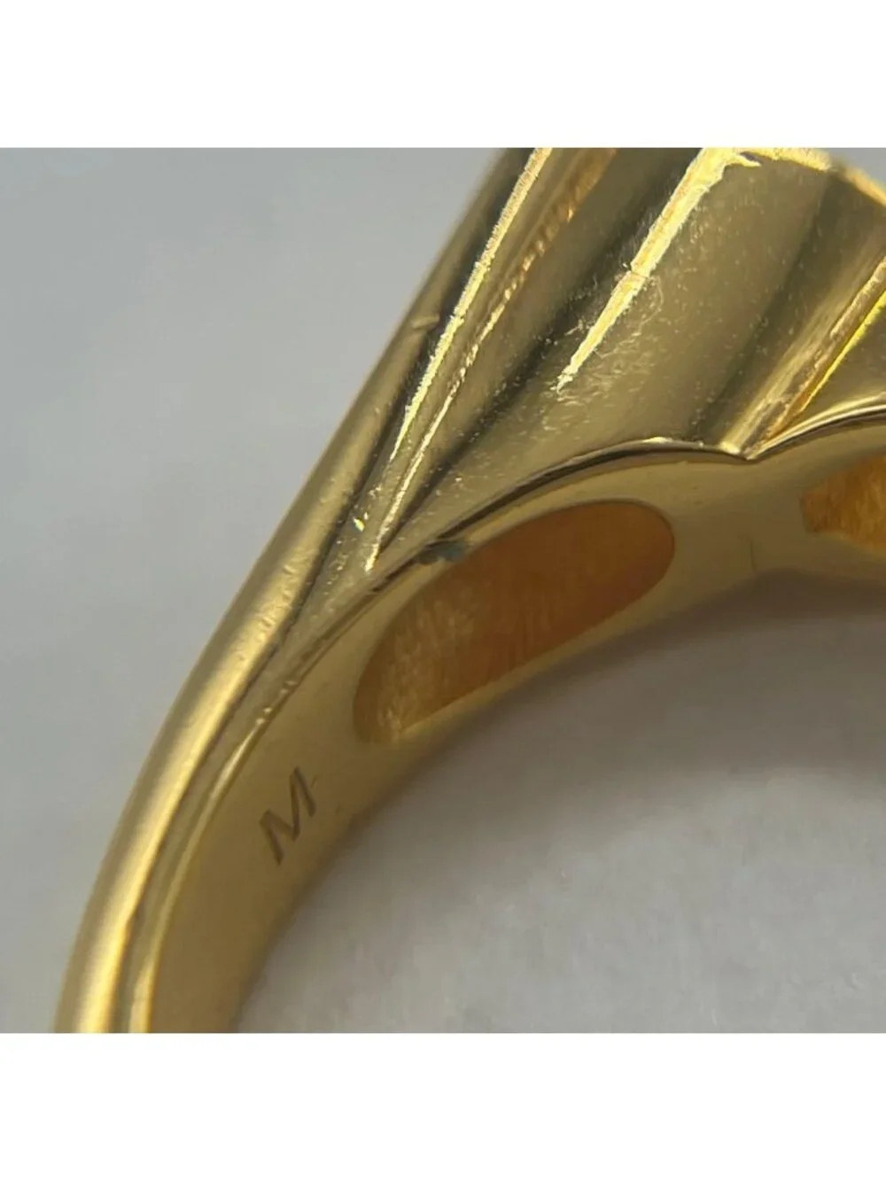 Gucci No 16: Logo Ring M Gold
